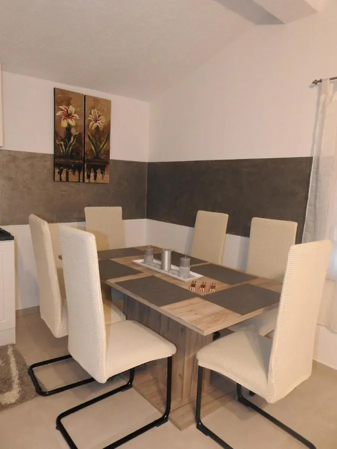 דירות Marčana Apartman Emir